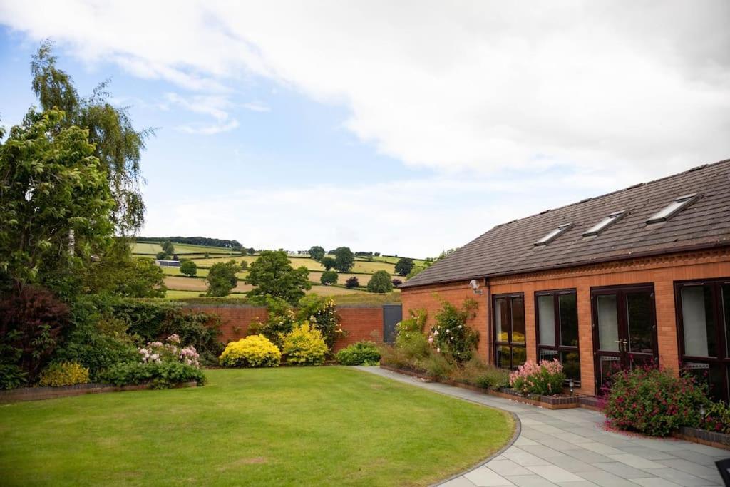 Vast, Elegant Home With Indoor Pool & Sauna Near Popular Golf Course Kington  Kültér fotó