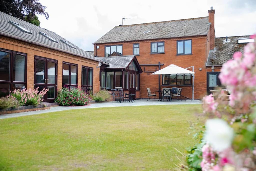 Vast, Elegant Home With Indoor Pool & Sauna Near Popular Golf Course Kington  Kültér fotó