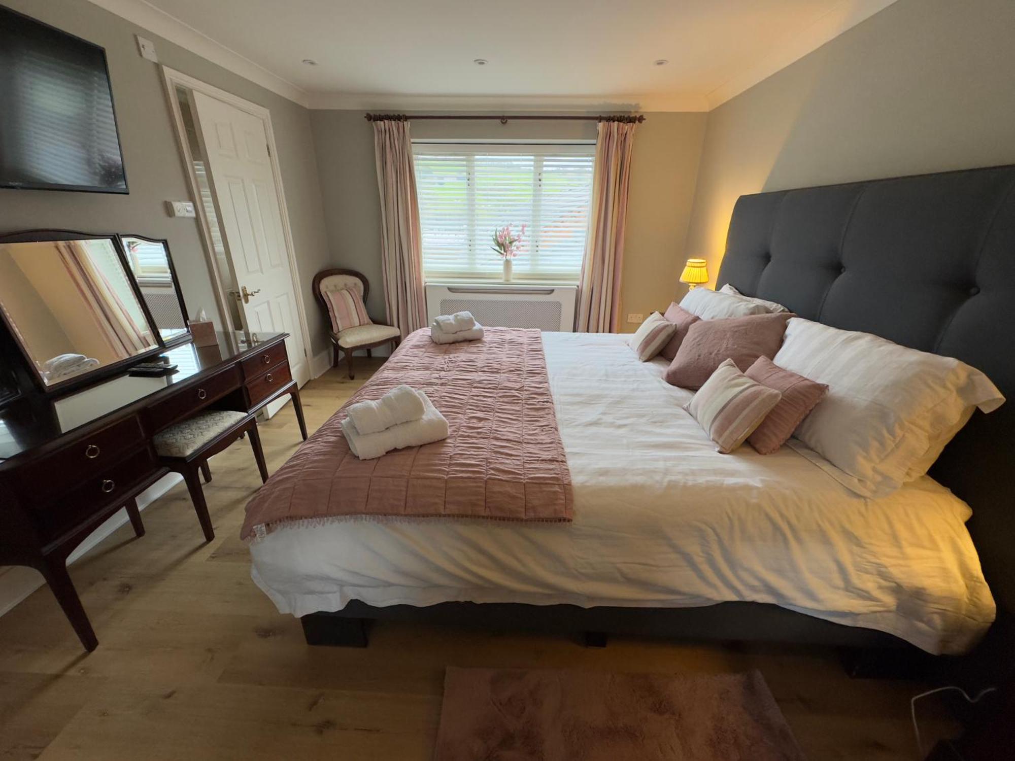 Vast, Elegant Home With Indoor Pool & Sauna Near Popular Golf Course Kington  Kültér fotó