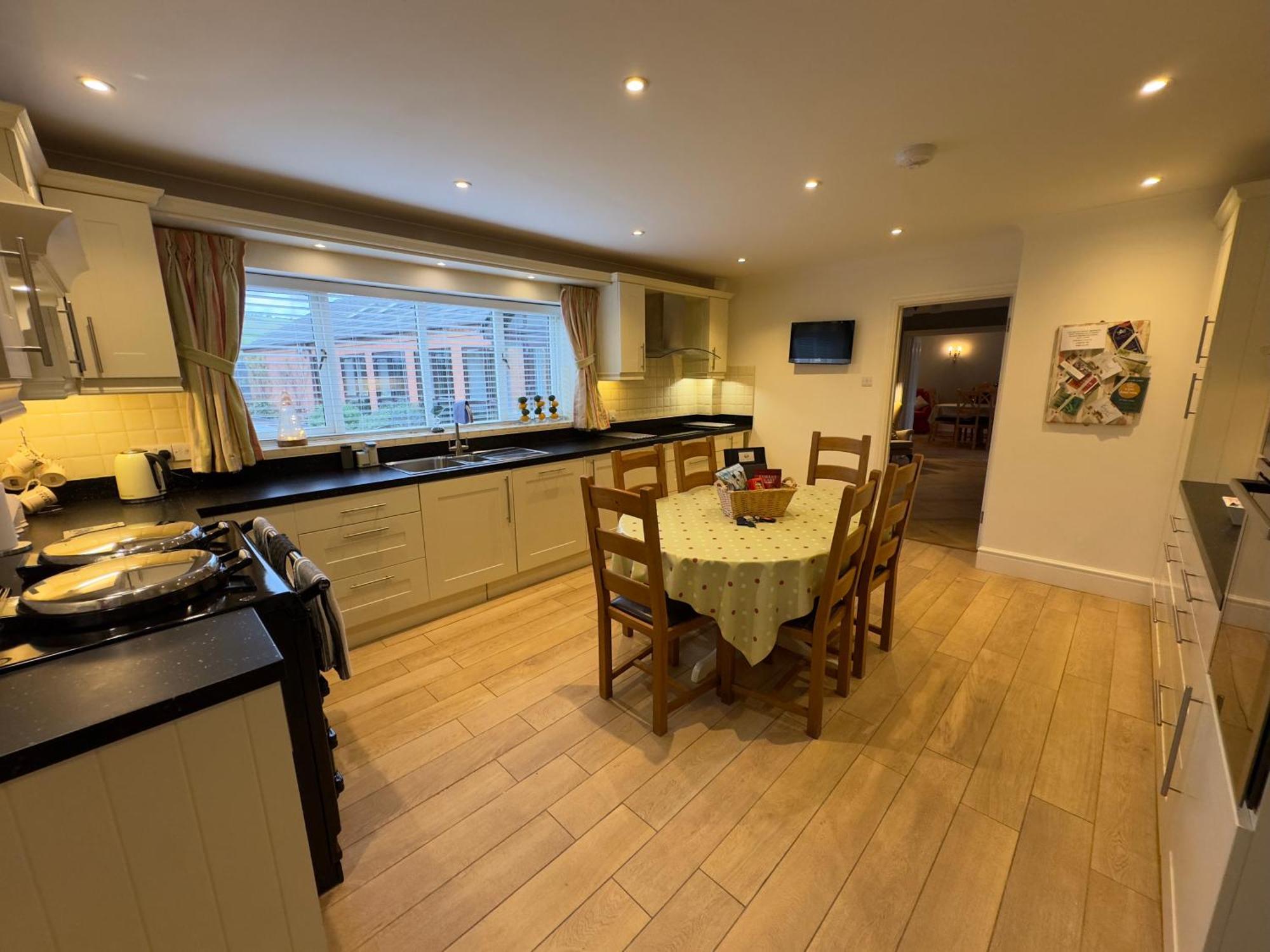 Vast, Elegant Home With Indoor Pool & Sauna Near Popular Golf Course Kington  Kültér fotó