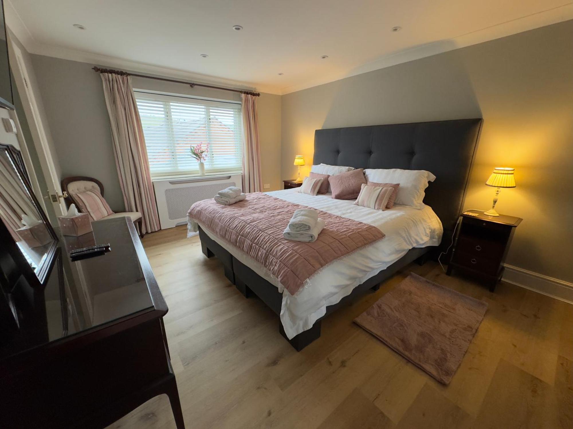 Vast, Elegant Home With Indoor Pool & Sauna Near Popular Golf Course Kington  Kültér fotó