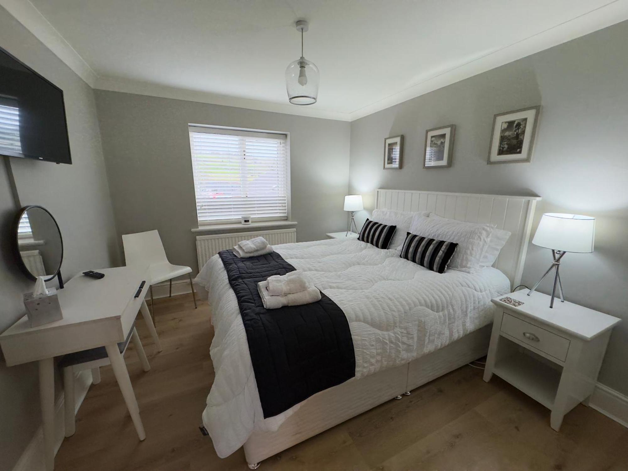 Vast, Elegant Home With Indoor Pool & Sauna Near Popular Golf Course Kington  Kültér fotó