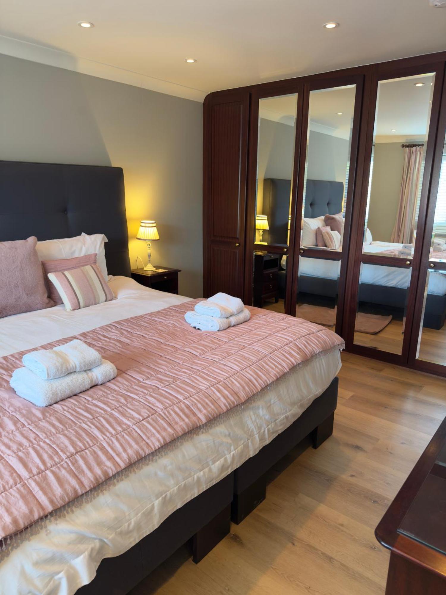 Vast, Elegant Home With Indoor Pool & Sauna Near Popular Golf Course Kington  Kültér fotó