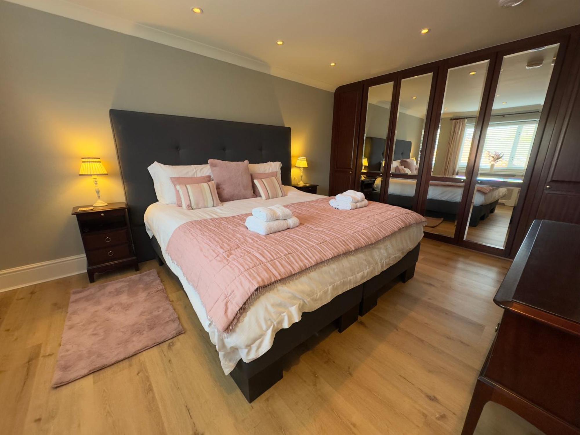 Vast, Elegant Home With Indoor Pool & Sauna Near Popular Golf Course Kington  Kültér fotó